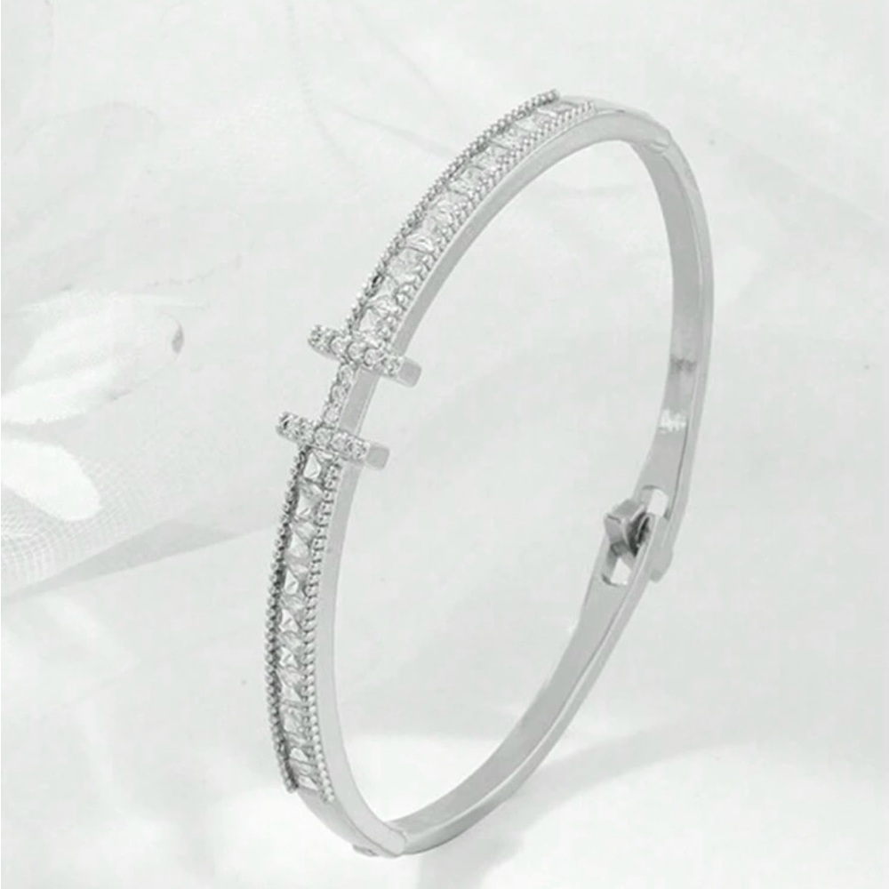 Elegant H Silver Filled and cubic Zirconia Bangle Bracelet 😍See Gold⚜️in closet